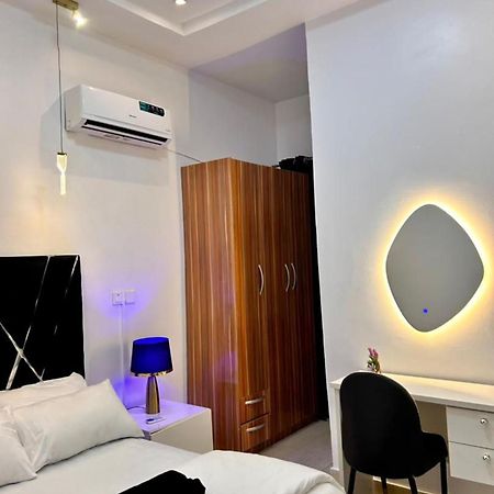 Urban Retreat Luxury Shortlet Apartment Lekki Ajah Lagos With Pool And Gym Экстерьер фото