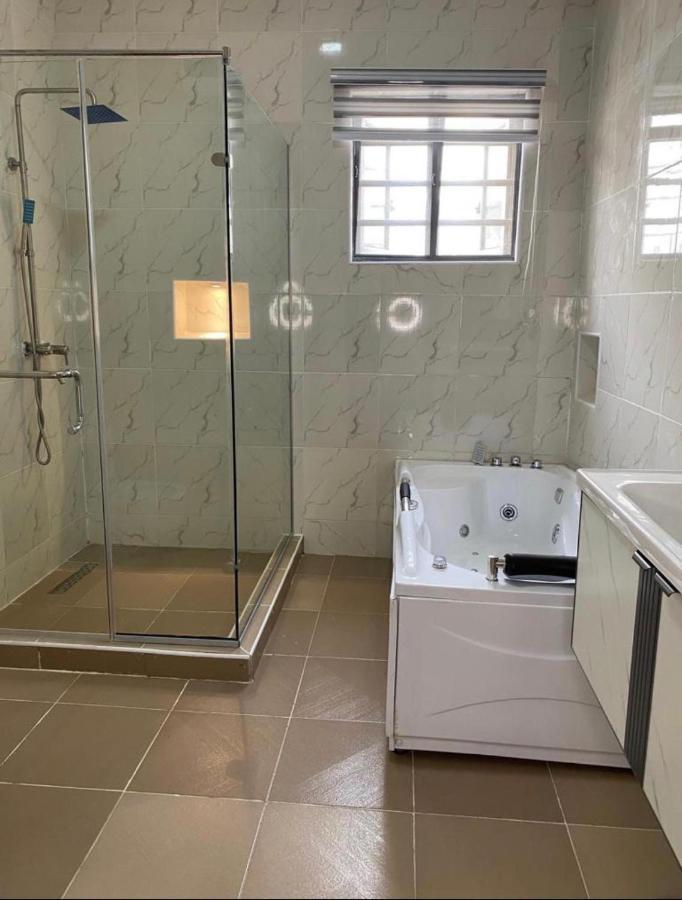 Urban Retreat Luxury Shortlet Apartment Lekki Ajah Lagos With Pool And Gym Экстерьер фото