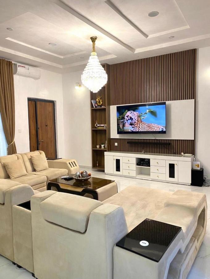 Urban Retreat Luxury Shortlet Apartment Lekki Ajah Lagos With Pool And Gym Экстерьер фото