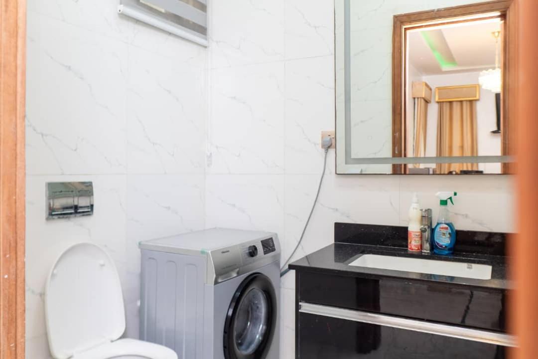 Urban Retreat Luxury Shortlet Apartment Lekki Ajah Lagos With Pool And Gym Экстерьер фото