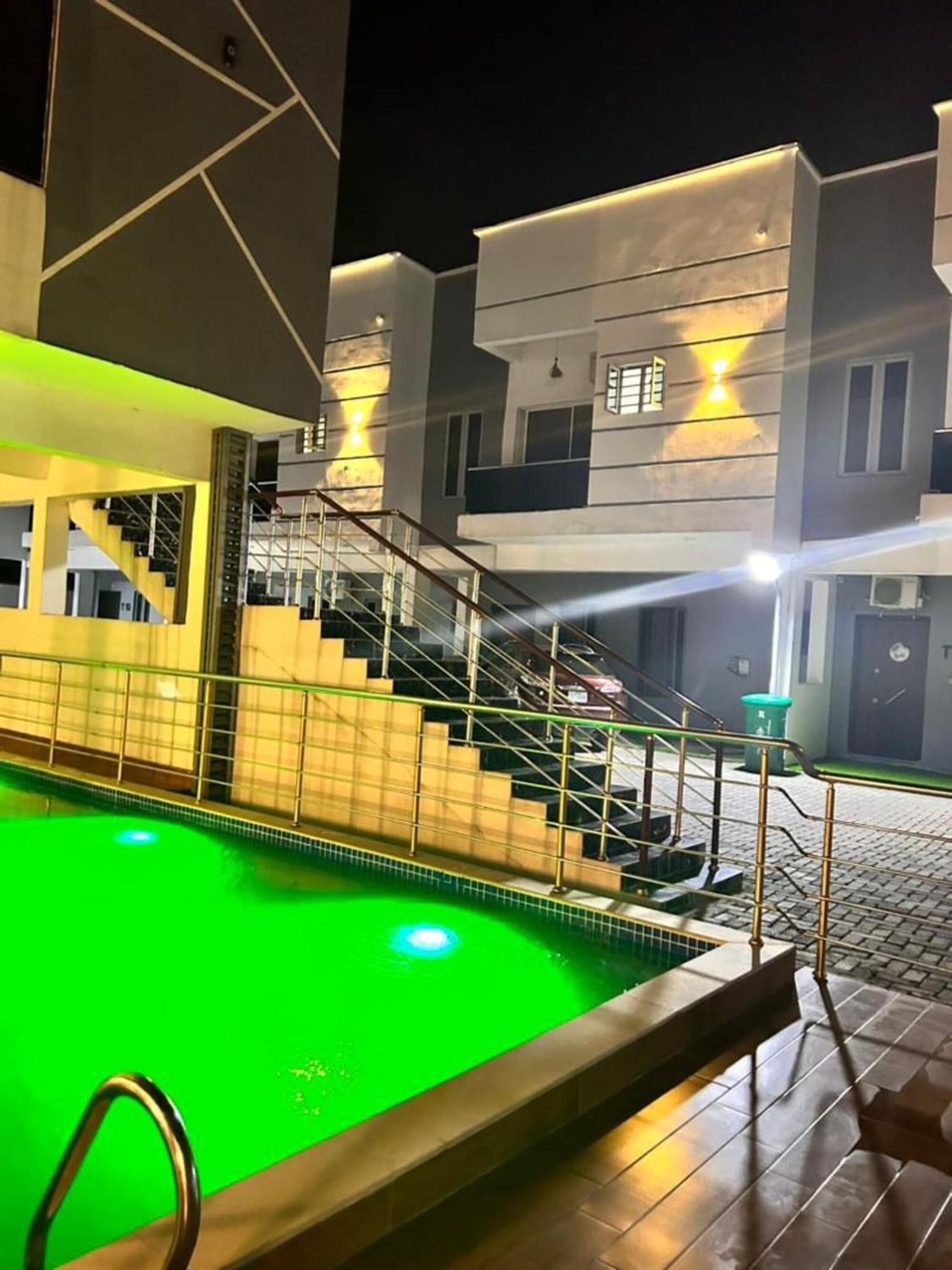 Urban Retreat Luxury Shortlet Apartment Lekki Ajah Lagos With Pool And Gym Экстерьер фото